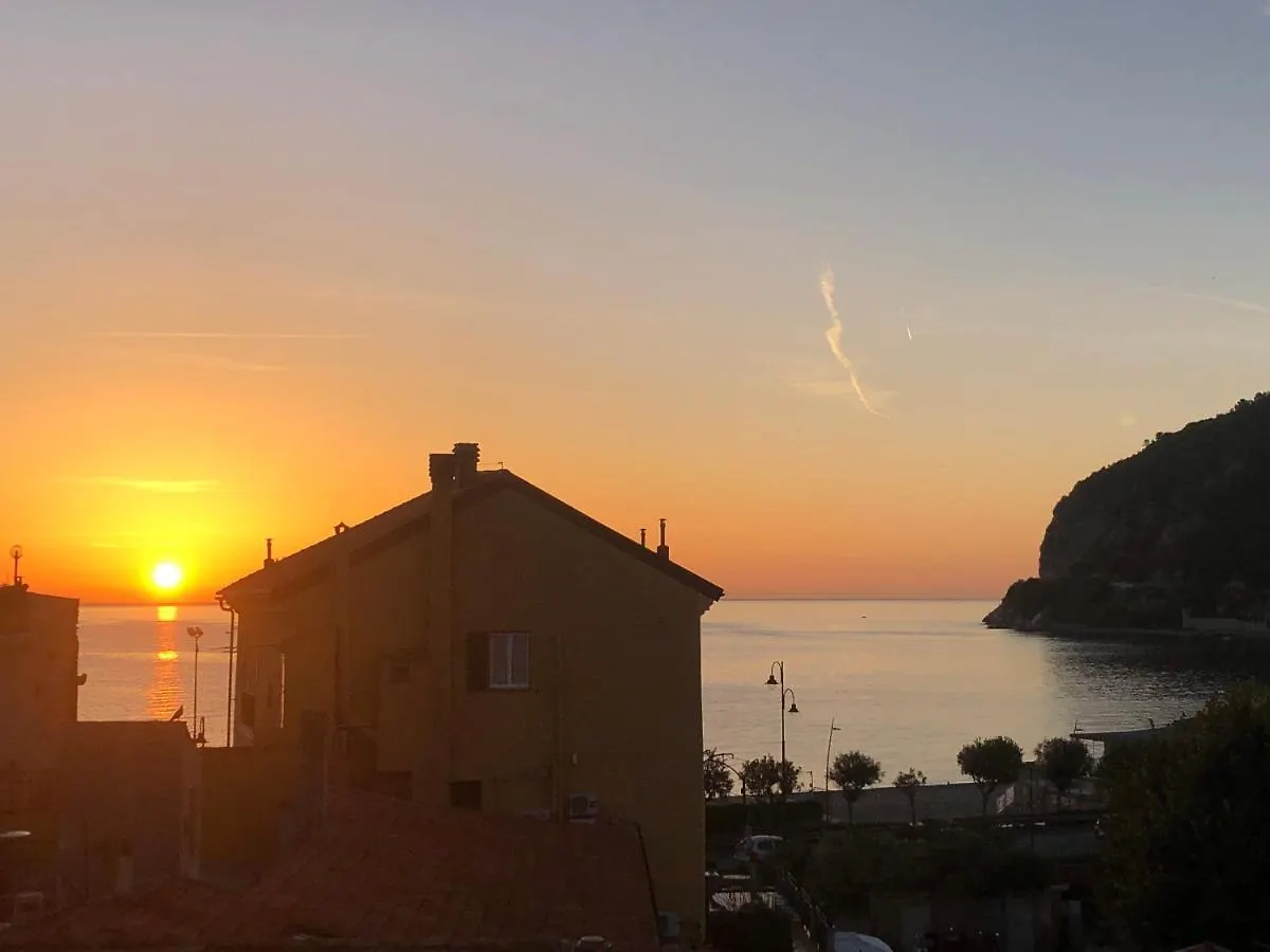Noliday Riviera Sea View Luxury Apartment