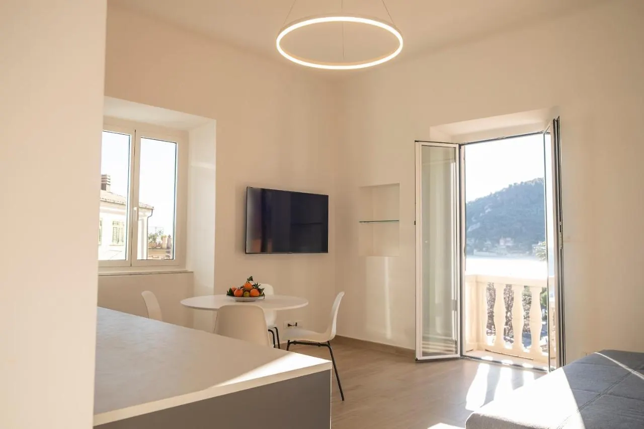Noliday Riviera Sea View Luxury Apartment