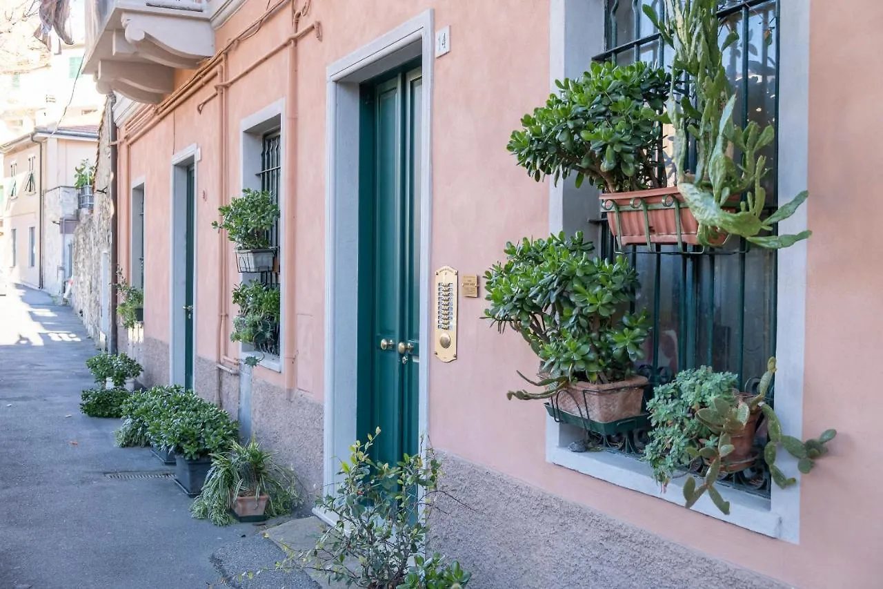 Noliday Riviera Sea View Luxury Apartment 0*, Noli Italia